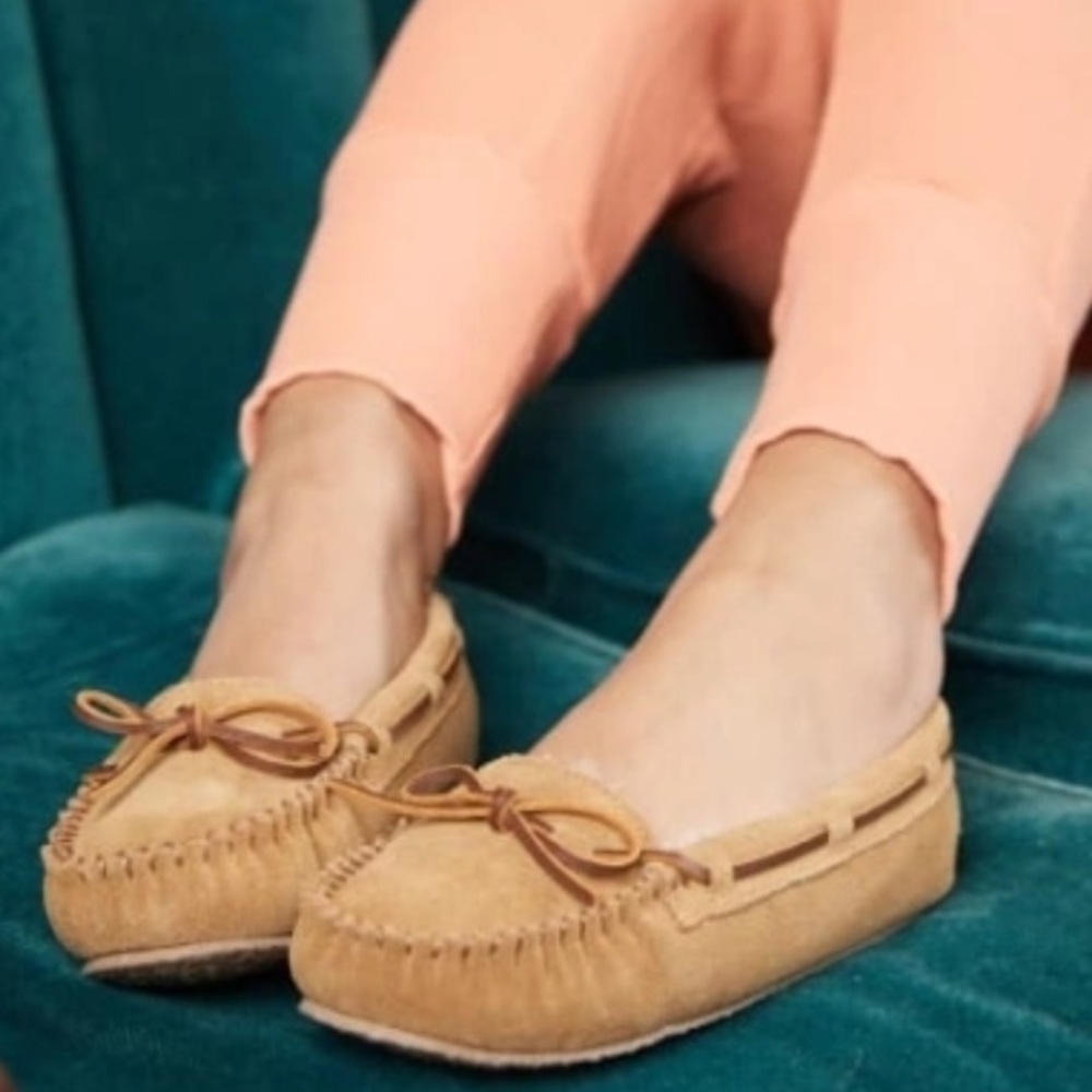 minnetonka cally moccasin slippers in cinnamon suede